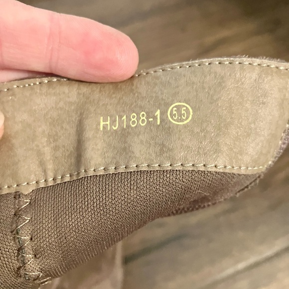 Women’s taupe suede dress boots - Picture 4 of 4